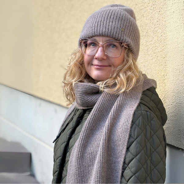 Lasessor Hallana kaulahuivi